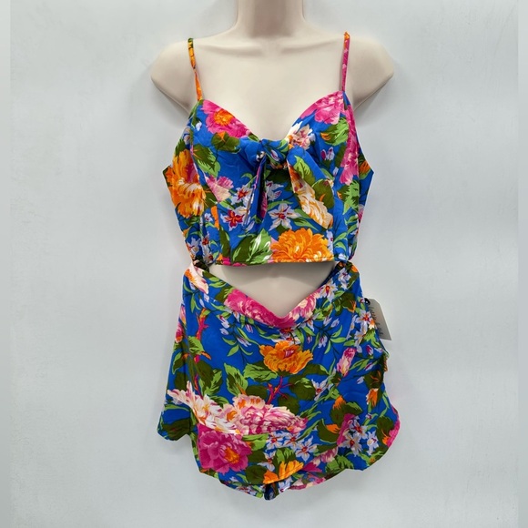 BAND OF GYPSIES LOTTIE & HOLLY floral twist front crop top and short set NWT L - Picture 1 of 14